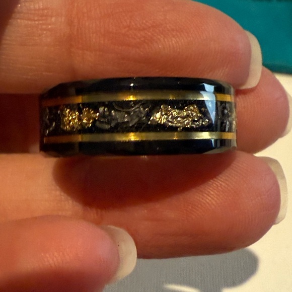 NEW Men's Black and Gold Inlay Tungsten Carbide Ring Size 9 - Picture 2 of 11